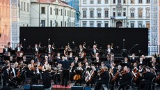 Česká filharmonie uzavřela 120. sezonu koncertem na Hradčanském náměstí Česká filharmonie uzavřela 120. sezonu koncertem na Hradčanském náměstí