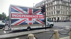 Pojízdný billboard kampan za brexit v ulicích Londýna  (23. ervna 2016)