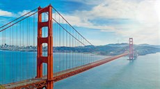Po mostě Golden Gate v San Franciscu právě projíždí nový model Mulsanne od... Po mostě Golden Gate v San Franciscu právě projíždí nový model Mulsanne od...
