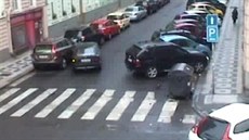 Policisté dopadli muže, který je podezřelý z nabourání deseti vozidel Policisté dopadli muže, který je podezřelý z nabourání deseti vozidel