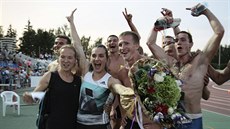 Jelena Isinbajevová slaví vítzství na ruském ampionátu v eboksarech.