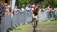 Německý cyklista Peter Hermann slaví vítězství v 17. ročníku mezinárodního... Německý cyklista Peter Hermann slaví vítězství v 17. ročníku mezinárodního...