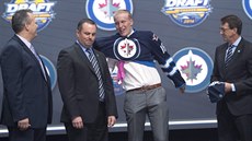 Dvojka draftu NHL 2016 Patrik Laine obléká dres Winnipegu.