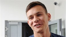 David Skuhravý při rozhovoru s novináři. David Skuhravý při rozhovoru s novináři.