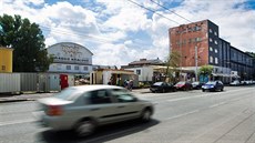 Na hradecké Pospíšilově třídě končí demolice činžáku, na jehož místě bude stát... Na hradecké Pospíšilově třídě končí demolice činžáku, na jehož místě bude stát...
