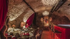 Autor interiéru vsadil na výrazné barvy, opulentní tvary i lesk dávných časů. Autor interiéru vsadil na výrazné barvy, opulentní tvary i lesk dávných časů.