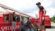 Jaroslav Kulhavý před tréninkem v dějišti MS horských kol v Novém Městě na... Jaroslav Kulhavý před tréninkem v dějišti MS horských kol v Novém Městě na...