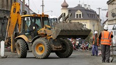 Traktorbagr (ilustrační snímek). Traktorbagr (ilustrační snímek).