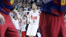 Rudy Fernández a jeho parťáci z Realu Madrid slaví obhajobu španělského titulu.... Rudy Fernández a jeho parťáci z Realu Madrid slaví obhajobu španělského titulu....