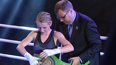 eská boxerka Fabiana Bytyqi obhájila pás juniorské mistryn svta WBC.