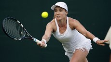 Amerianka Bethanie Matteková-Sandsová bojuje v prvním kole Wimbledonu proti...