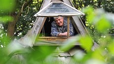 Angličan Jo Candy se věnuje posledních deset let stavbě své podivné dřevěné... Angličan Jo Candy se věnuje posledních deset let stavbě své podivné dřevěné...