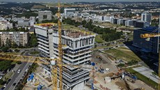 104 metrů luxusu. Stavba unikátního třicetipatrového mrakodrapu je nyní zhruba... 104 metrů luxusu. Stavba unikátního třicetipatrového mrakodrapu je nyní zhruba...