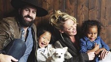 Josh Kelley, Katherine Heiglová a jejich dcery Naleigh a Adelaide