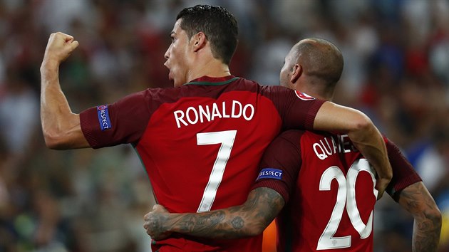 POSTUP! Cristiano Ronaldo a Ricardo Quaresma se raduj z postupu do semifinle mistrovstv Evropy.