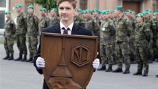 Martin Fořt zhotovil plastickou dřevořezbu znaku 31. pluku radiační, chemické... Martin Fořt zhotovil plastickou dřevořezbu znaku 31. pluku radiační, chemické...