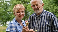 Zmrzlinářka Ivana Jablonovská se svým přítelem Heinrichem Schwarzkopfem. Zmrzlinářka Ivana Jablonovská se svým přítelem Heinrichem Schwarzkopfem.