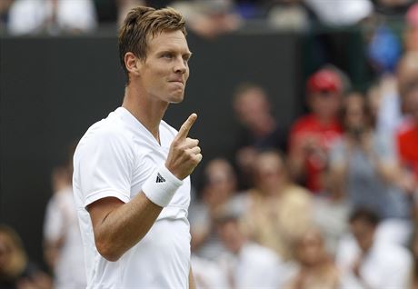 Tom Berdych se raduje z vtzstv ve velk bitv krajan v osmifinle proti...