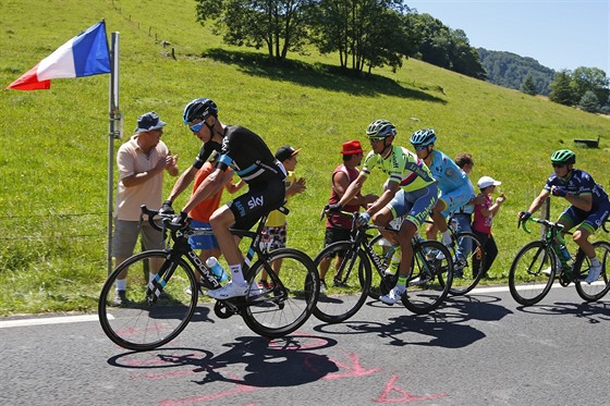 esk zvodnk Roman Kreuziger v ziv lutm dresu Tinkoffu jede v osm etap...