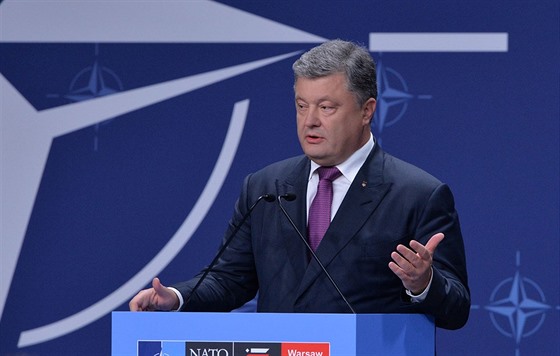 Ukrajinský prezident Petro Poroenko na summitu NATO ve Varav