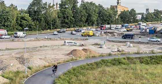 Na pardubické kiovatce u Parama potrvá od soboty do konce prázdnin nepíjemné...