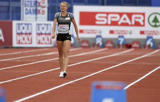 Julia Stpanovová do cíle rozbhu na 800 metr kvli zranní levé nohy jen...