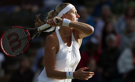 VELKÁ SNAHA A PORÁKA. Petra Kvitová ve druhém kole Wimbledonu. 