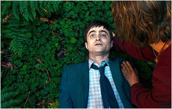 Daniel Radcliffe jako mrtvola ve filmu výcarák