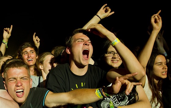 Hrdina knihy zažije útěk ze své bubliny na rockovém festivalu. Hrdina knihy zažije útěk ze své bubliny na rockovém festivalu.