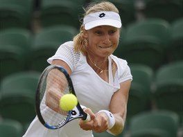 Jekatrina Makarovov ve wimbledonskm utkn proti Barboe Strcov