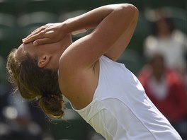 NEDA SE. Barbora Strcov ve 3. kole Wimbledonu nestaila na Jekatrinu...