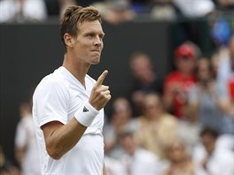 Tom Berdych se raduje z vtzstv ve velk bitv krajan v osmifinle proti...