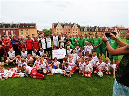 Úastníci festivalového fotbalového turnaje (8. ervence 2016).
