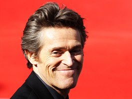 Willem Dafoe na ervenm koberci v Karlovch Varech (1. ervence 2016)