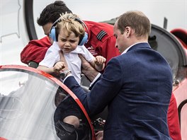 Princ George a princ William na letiti RAF Fairford (8. ervence 2016)