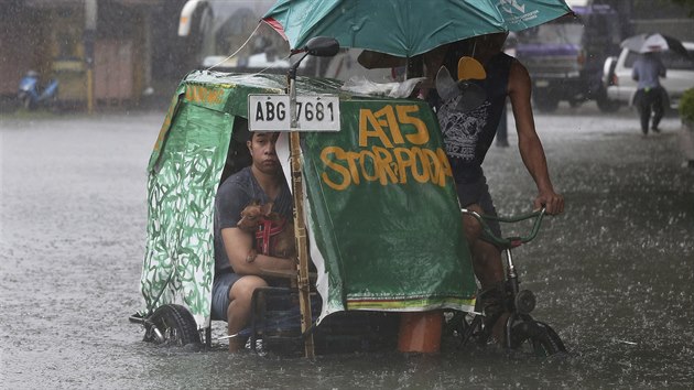 Tajfun Nepartak se prohnal nejprve pes Filipny, kde zatopil pedmst hlavnho msta Manily. (8. 7. 2016)