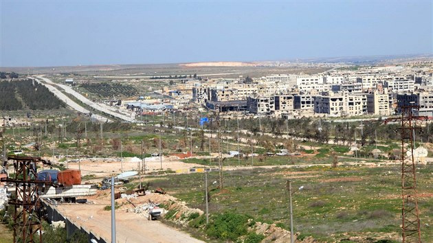 Castello road na snmku z bezna 2015. Posledn silnici, kter spojovala povstaleck tvrti Aleppa s vnjm svtem, dostaly nyn pod kontrolu Asadovy jednotky.