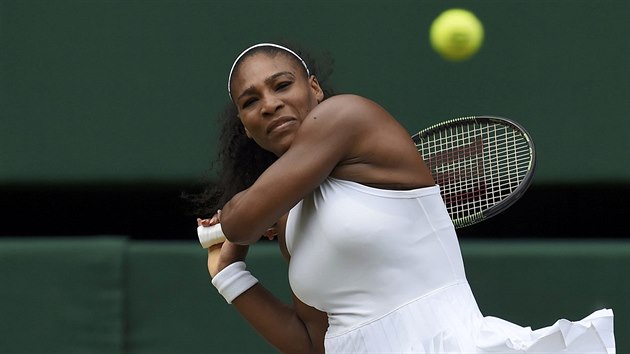 Amerianka Serena Williamsov pi finlovm zpase ve Wimbledonu. (2016)