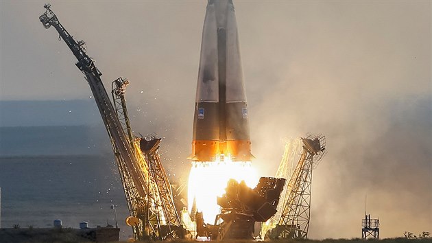K Mezinrodn vesmrn stanici (ISS) odstartovala z kosmodromu Bajkonur v Kazachstnu raketa Sojuz (7. ervenec 2016)