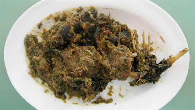 V Indonsii kalon pipravuj napklad na velmi pliv zpsob, s ili paprikami.