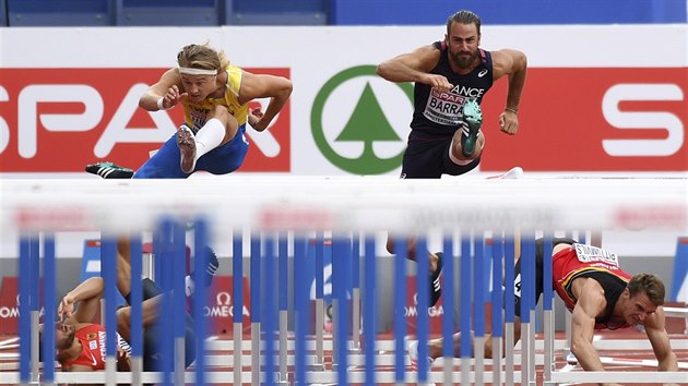 Momentka z desetibojaskho bhu na 110 metr pekek na evropskm ampiontu v Amsterdamu.