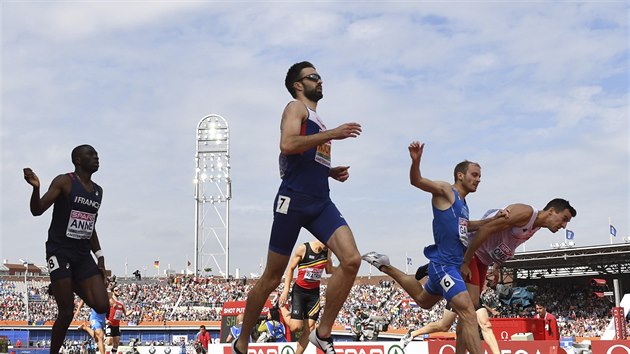 Brit Martyn Rooney (vepedu) prv probh clem v nejrychlejm ase semifinlovch rozbh na evropskm ampiontu v Amsterdamu.