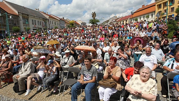 V Bystici nad Perntejnem vtalo Miloe Zemana zaplnn nmst.