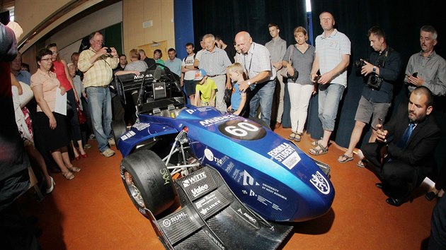 UWB Racing Team Pilsen pedstavil novou formuli z dlny student Zpadoesk univerzity v Plzni.