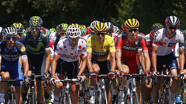 Momentka z 6. etapy Tour de France, ve lutm dresu ldra Greg van Avermaet.