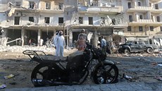 Následky bombardování v povstaleckých tvrtích Aleppa  (1. ervence 2016)