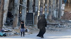 Následky bombardování v povstaleckých tvrtích Aleppa  (27. ervna 2016)