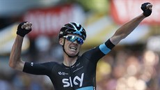 Britský cyklista Chris Froome se raduje z vítzství v osmé etap Tour de France.