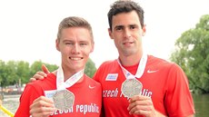 Pavel Maslák (vlevo) a Jan Kudlika (vpravo) se stíbrnými medailemi z...