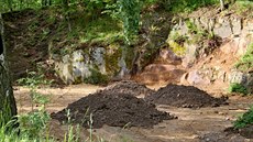 Kontrola přišla po stížnostech kvůli načerno zavezenému lomu ve Vesci. Kontrola přišla po stížnostech kvůli načerno zavezenému lomu ve Vesci.
